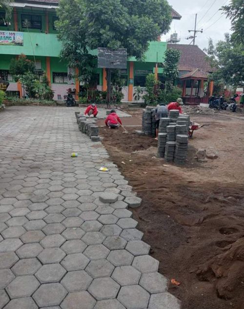 Jasa Pemasangan Paving Block Per Meter Profesional Malang